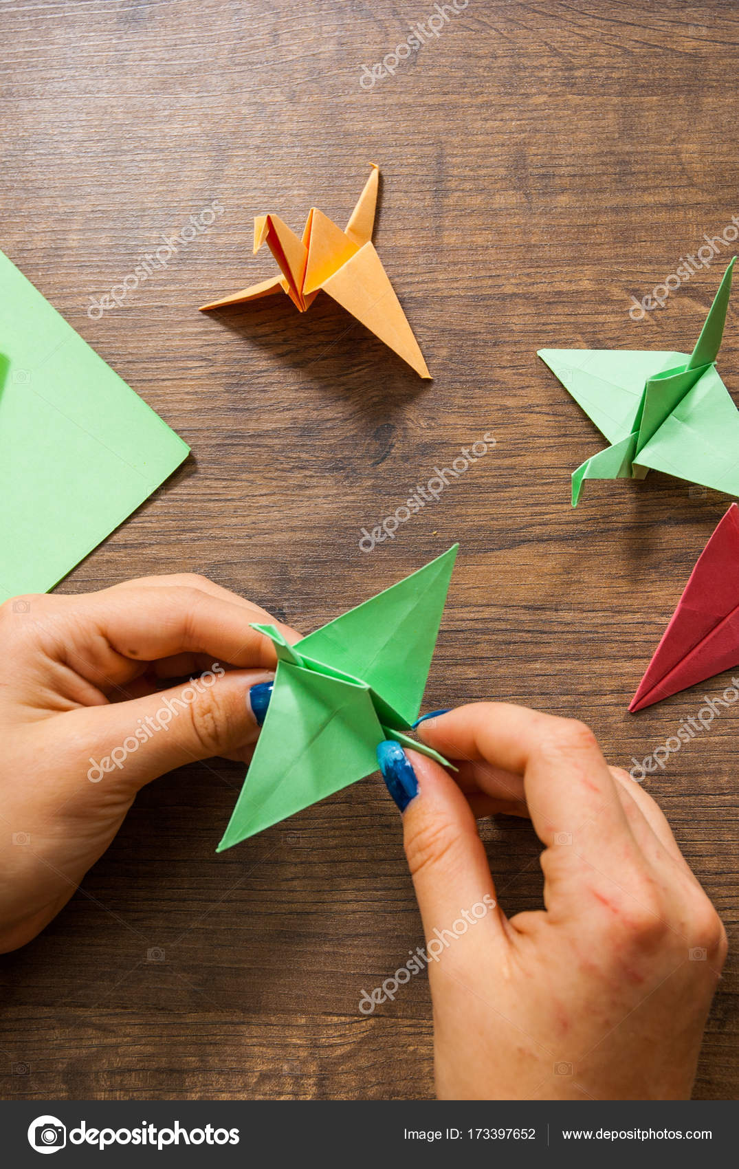 Die Kreativität Von Kindern Hergestellt Aus Papier Origami