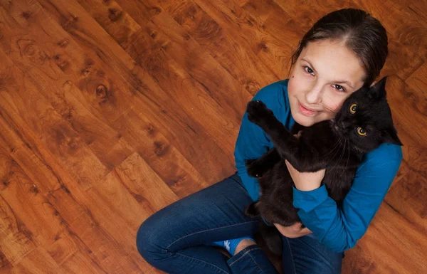 Teenager Girl Jeans Sits Wooden Floor Holding Black Cat Top — Stock Photo, Image