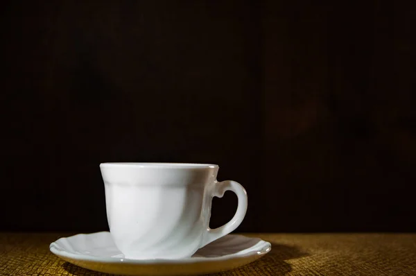 Taza Café Blanco Sobre Fondo Madera Oscura Con Espacio Copia — Foto de Stock