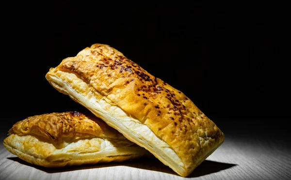 Torta Pasta Sfoglia Tavolo Legno Sfondo Scuro Con Spazio Copia — Foto Stock