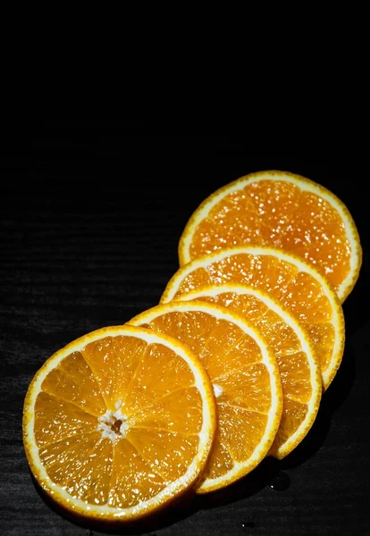 Orange Sliced Dark Wooden Background Копировальным Местом — стоковое фото