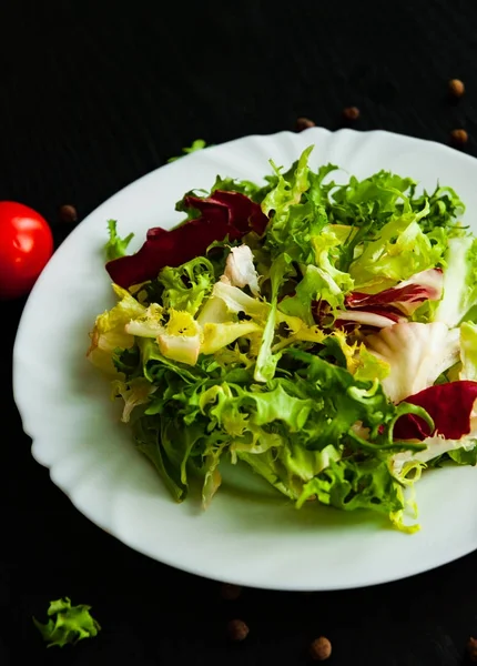 Various Fresh Mix Salad Leaves Lettuce Radicchio Rocket Plate Dark — Stock Photo, Image