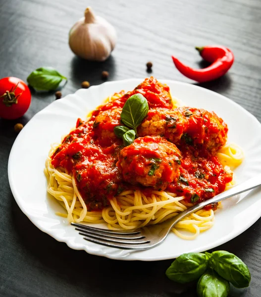 Pasta Spaghetti Meatballs Tomato Sauce Plate Dark Wooden Background — Stock Photo, Image