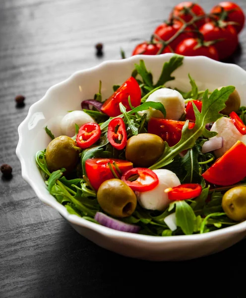 Fresh Salad Green Rucola Cheese Olive Tomato Onion Pepper White — Stock Photo, Image