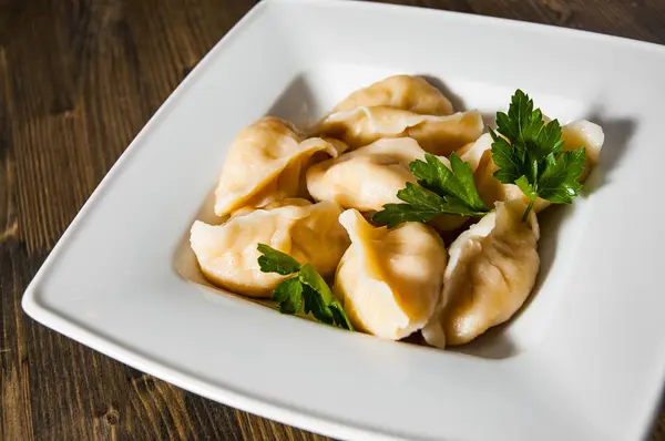 Gnocchi Carne Pelmeni Russi Ravioli Con Carne Piatto Uno Sfondo — Foto Stock