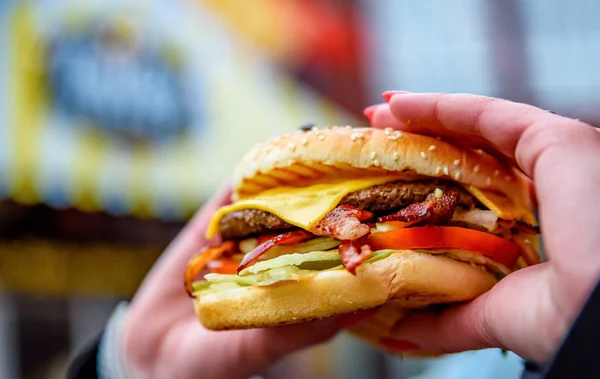 Woman Hand Holding Fresh Burger Eating Street — 스톡 사진