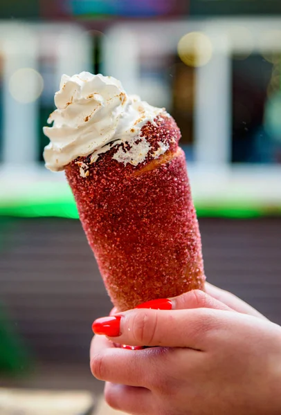 Woman Hand Holding Trdelnk Traditional Tasty Baked Czech Republic — 스톡 사진