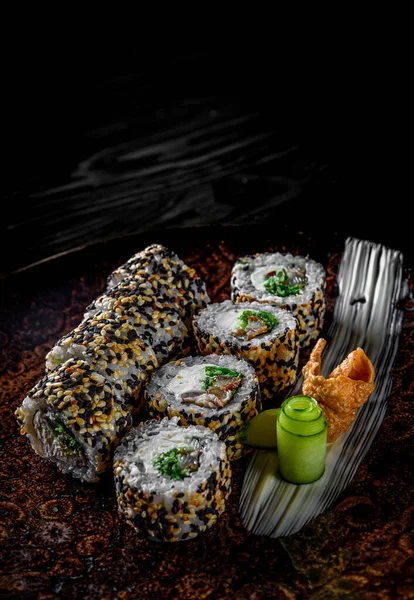 Sushi Roll Cream Cheese Cucumber Eel Plate Black Wooden Table — Stock Photo, Image