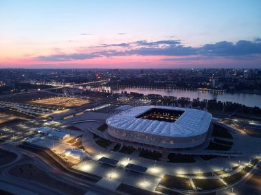 Akşam Rostov Stadyumu 'nun hava manzarası. Güzel gün batımı. Şehir görünümü