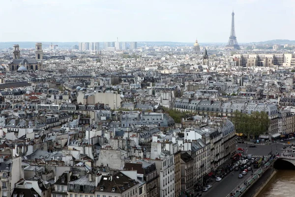Parijs uitzicht vanaf de Notre Dame kathedraal, Frankrijk — Stockfoto