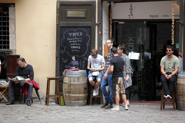 BARCELONA SPANIA 9 IUNIE: La trotuarul cafenelei din Barcelona Spania pe — Fotografie, imagine de stoc