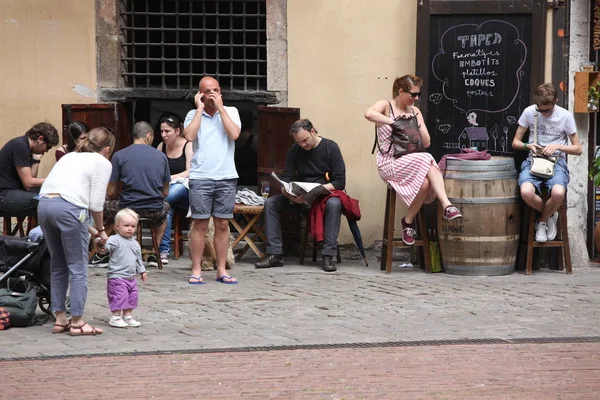 Barcelona Spanje - 9 juni: Bij café stoep in Barcelona Spanje op — Stockfoto