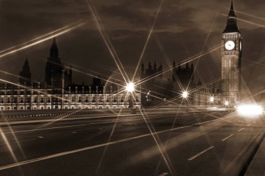 Big Ben ve Parliam evleri için ünlü ve güzel gece görünümü