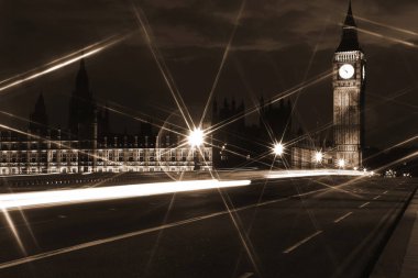 Big Ben ve Parliam evleri için ünlü ve güzel gece görünümü