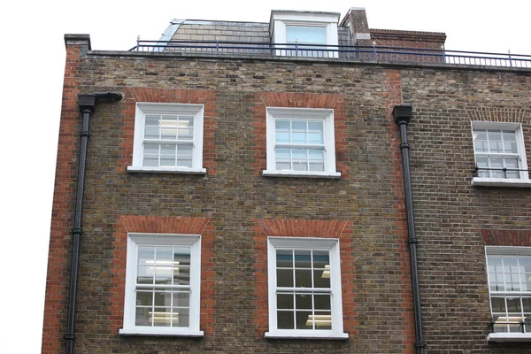 Arquitetura de janelas georgianas em uma casa de parede, Londres, Reino Unido — Fotografia de Stock