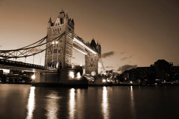 Vacker kväll utsikt över Tower Bridge, London, Uk — Stockfoto