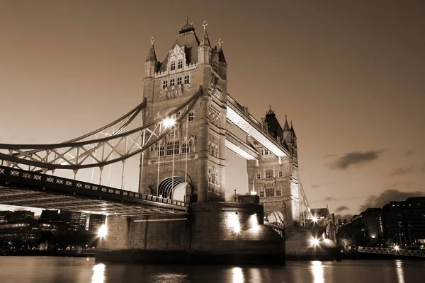 Večerní tower bridge, Londýn, Velká Británie — Stock fotografie