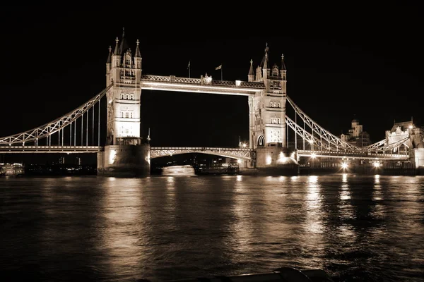 Aften Tower Bridge, London, Storbritannien - Stock-foto