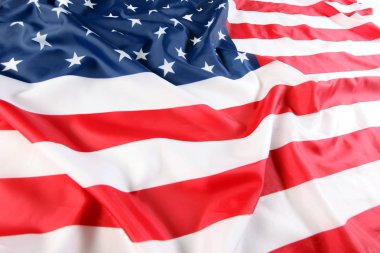 Amerikan bayrağına yaklaş.