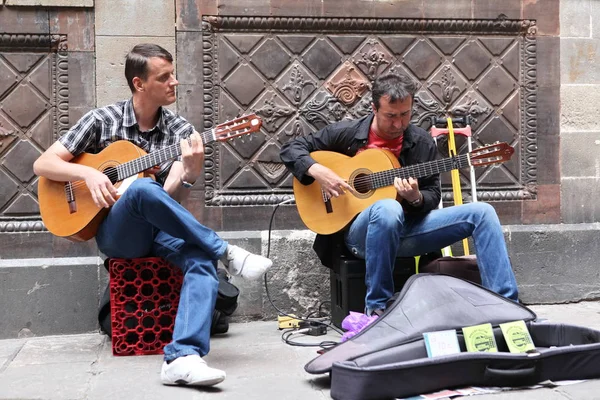 Barcelona Spanien - 9 juni: Oidentifierade musiker spela innan publ — Stockfoto