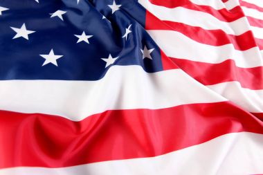 Amerikan bayrağına yaklaş.