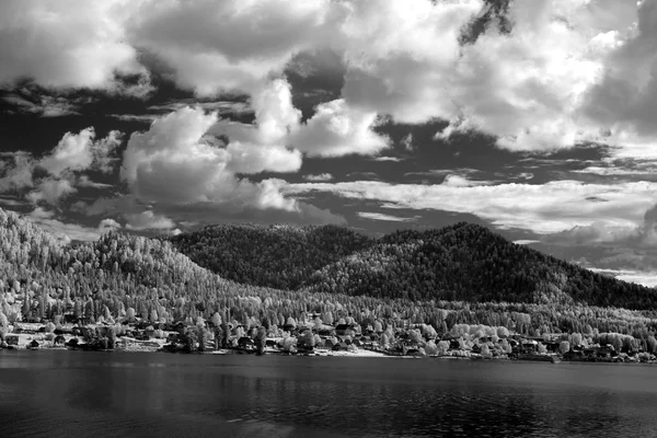 Teletskoe lake, Altai State Natural Biospheric Reserve, Rússia . — Fotografia de Stock