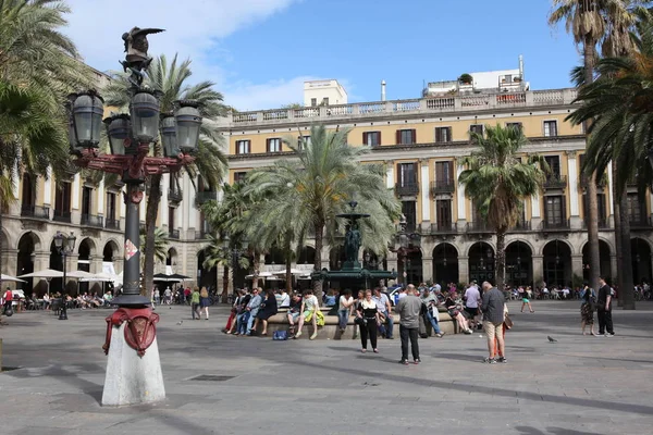 Barcelona, spanien - juni 09: plaza real am juni 2013 in barcelon — Stockfoto