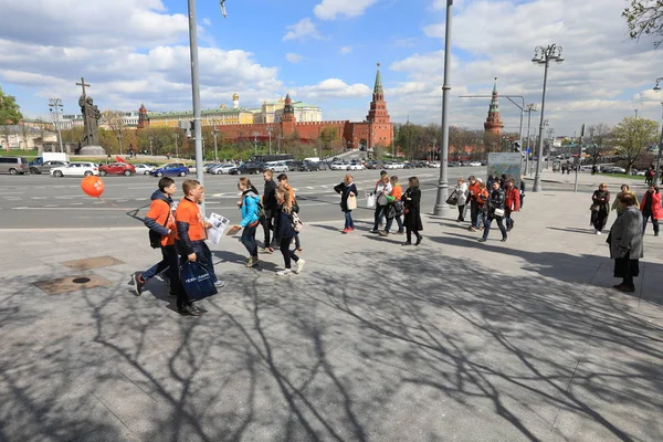 MOSCOU, RUSSIE - 13 MAI 2017 : Rue piétonne au Kremlin à Mosc — Photo