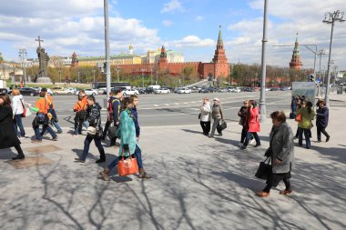 Moskova, Rusya - Mayıs, 13 2017: Kremlin Mosc içinde street yürüyüş