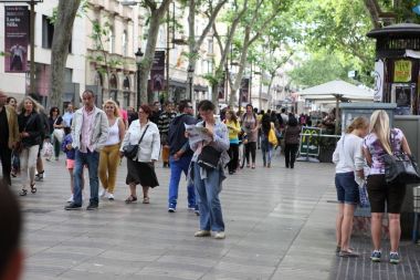 Barcelona, İspanya - Haziran 09: La Rambla Caddesi üzerinde Haziran, 2013 yılında Ba