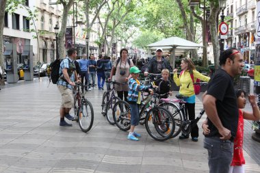 Barcelona, İspanya - Haziran 09: La Rambla Caddesi üzerinde Haziran, 2013 yılında Ba