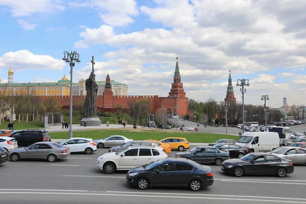 MOSCOW, RÚSSIA - 13 de maio de 2017: No Kremlin com Monumento de Prin — Fotografia de Stock