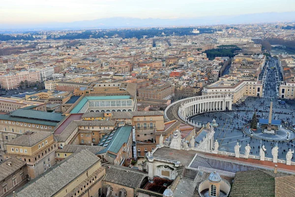 Roma clássico - vista aérea para edifícios antigos do telhado e rua, Vie — Fotografia de Stock