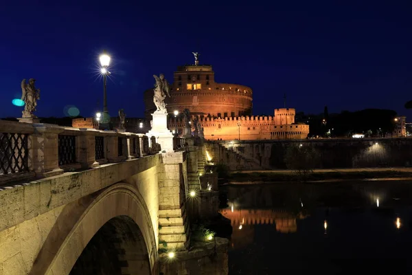 रोम, इटली में क्लासिक नाइट व्यू। रोम सबसे अधिक आबादी में से एक है — स्टॉक फ़ोटो, इमेज