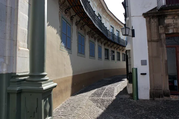 Alte straße in barcelona, spanien. Barcelona ist eines der popigsten — Stockfoto