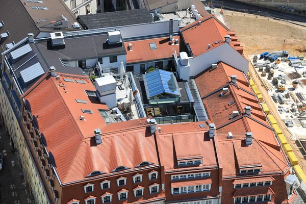 古典的なドレスデン-古い屋根の建物や通りへの航空ビュー , — ストック写真