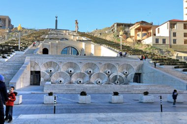 YEREVAN, ARMENIA - 10 Nisan 2017: Şelale Erivan, Ermenistan 'da dev bir merdivendir. Cascade 'in içinde Cafesjian Sanat Müzesi bulunmaktadır.