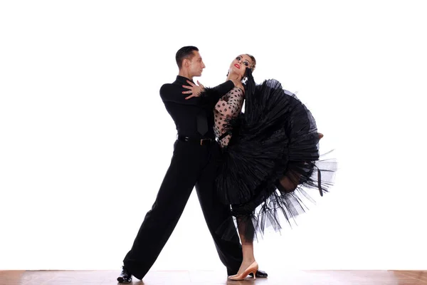 Balo Salonunda Beyaz Arka Planda Dansçılar — Stok fotoğraf