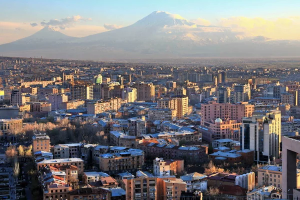 Tramonto Yerevan City Vista Con Maestosa Montagna Ararat Armenia Immagine Stock