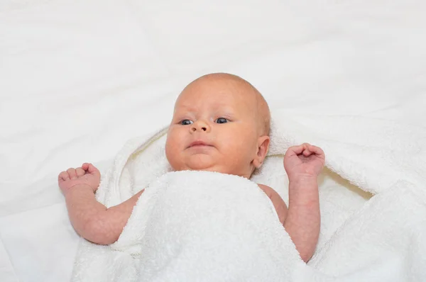Νοσηλευτική το μωρό αγόρι Royalty Free Φωτογραφίες Αρχείου