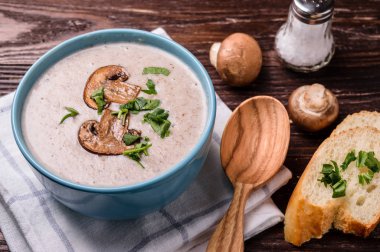 champignon kremalı mantar çorbası