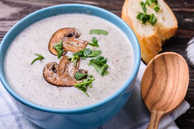 champignon kremalı mantar çorbası