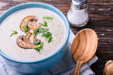 champignon kremalı mantar çorbası