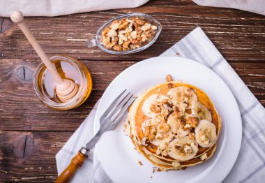 Muz, ceviz ve ballı krep