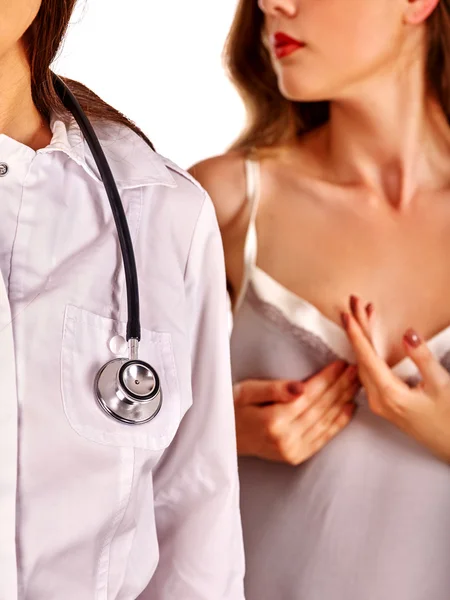 Doktor mammolog ve yong kadın hasta. — Stok fotoğraf