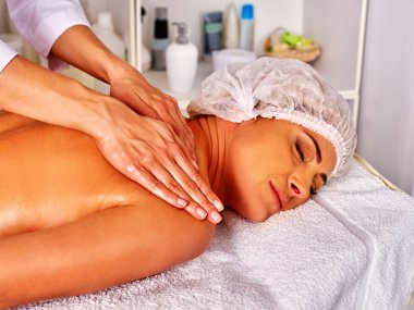 Şevval Özçelik Güzellik salonuyla spa orta yaşlı kadın.