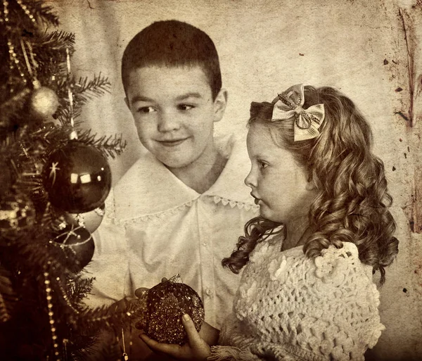 Retro Retrato de Navidad de los niños hermano y hermana —  Fotos de Stock