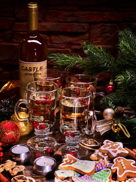 Galletas de Navidad y bebidas calientes — Foto de Stock