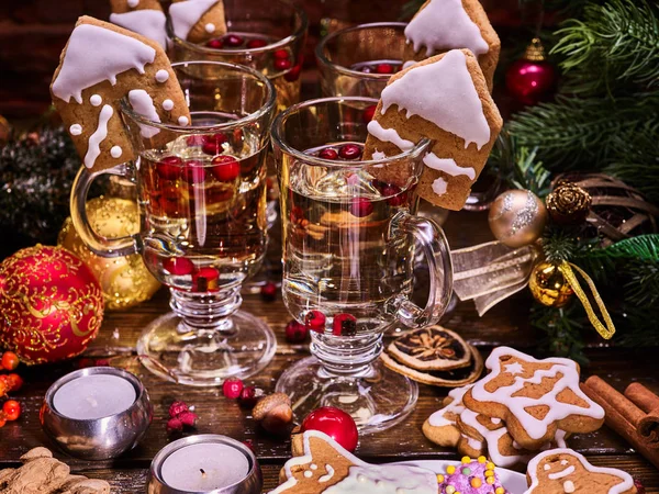 Noel kurabiyeleri ile mulled şarap. — Stok fotoğraf