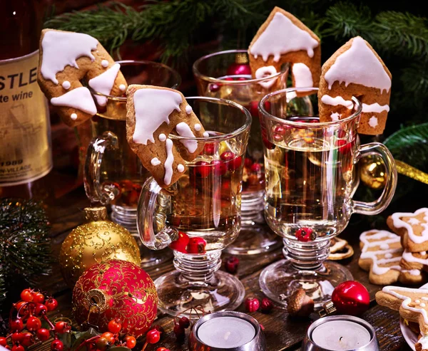 Christmas drinks in the amount of four pieces. — Stock Photo, Image